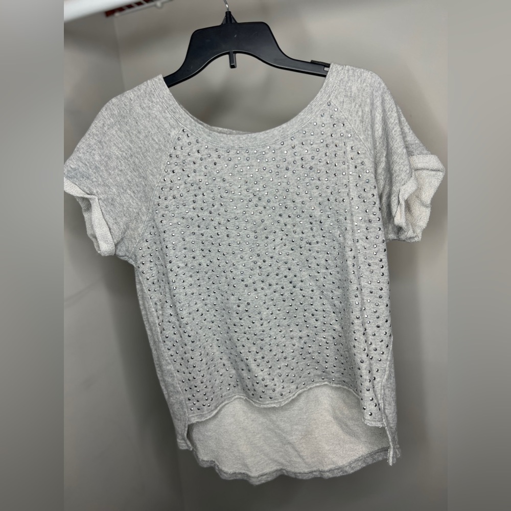 Gray sweater short sleeves and rhinestones